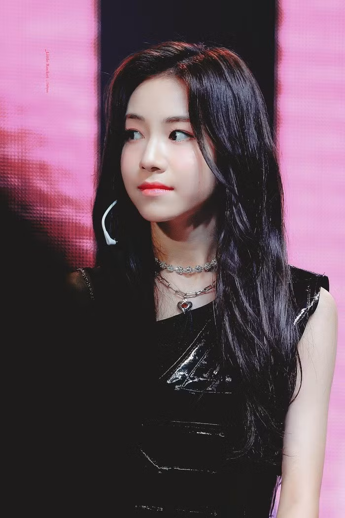 Nhan sắc trong veo của nữ thần tượng nhỏ tuổi nhất Kpop ảnh 6