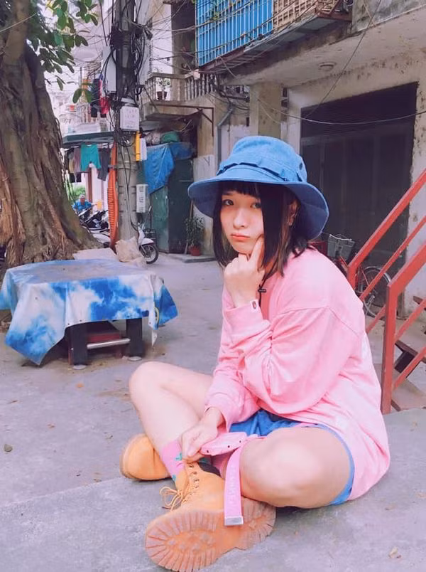 Chân dung gái xinh chen giữa "cặp đôi chim ri" Bảo - Dương trong Về nhà đi con ảnh 14 Xuất hiện gái xinh chen giữa cặp đôi chim ri Bảo Dương, lại còn chụp ảnh thân thiết với bố Quốc ảnh 14