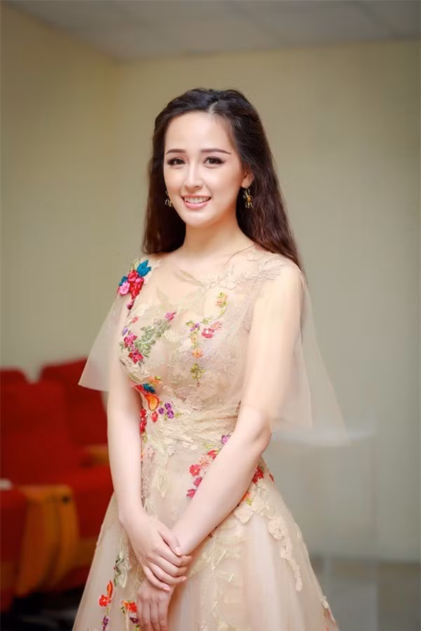 2 Hoa hậu Việt Nam hơn 30 tuổi chưa chồng, chăm chỉ kiếm tiền, thành đại gia ngầm của showbiz Việt - Ảnh 2.