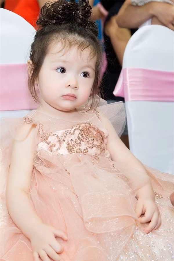 Elly Trần hé lộ hình ảnh mới nhất của Cadie khiến ai nấy ngỡ ngàng ảnh 5