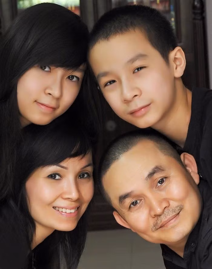 “Vua hài đất Bắc” Xuân Hinh kể chuyện chạy 200 show một năm, làm mãi không hết việc ảnh 2 Ngôi sao -