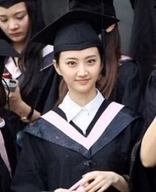 Bất ngờ ảnh thời đi học của Triệu Vy, Huỳnh Hiểu Minh, Phạm Băng Băng... ảnh 22 Bất ngờ với ảnh thời đi học của sao Hoa ngữ: Hồ Ca, Huỳnh Hiểu Minh khác hoàn toàn hiện tại, Chung Hán Lương, Phạm Băng Băng vẫn đẹp xuất sắc từ bé-23