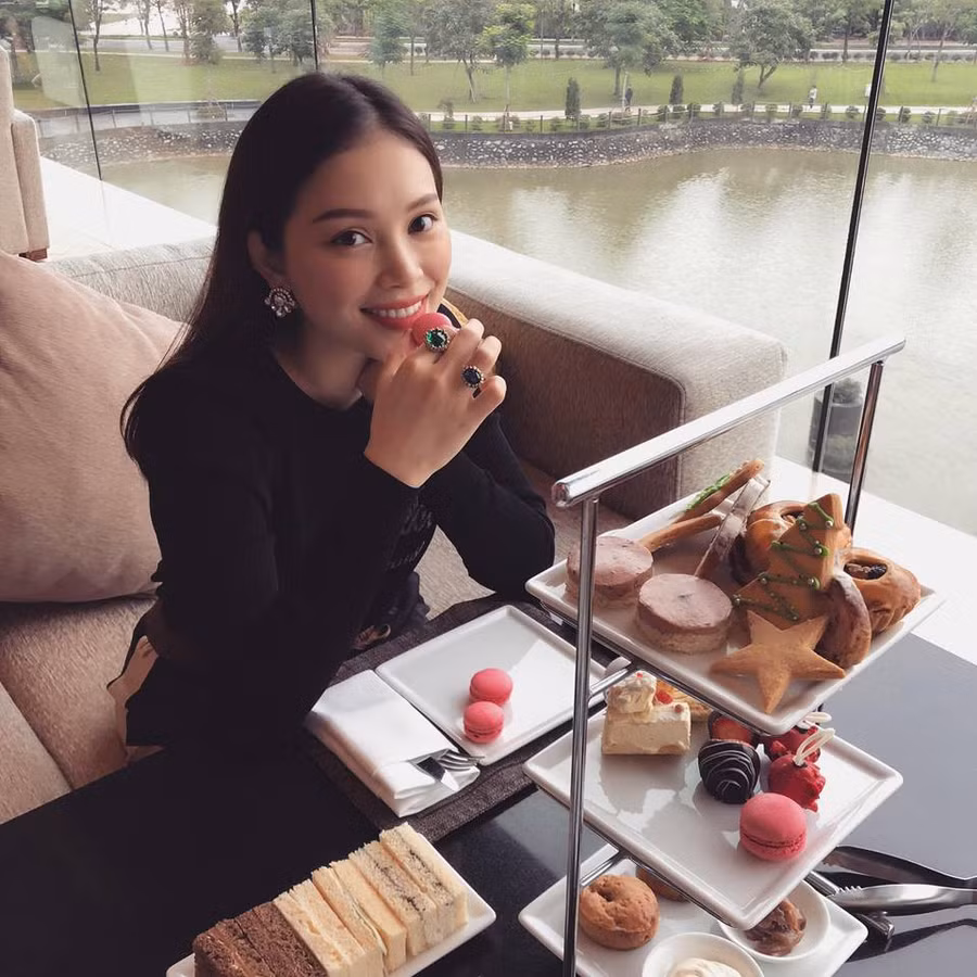 Cuộc sống sang chảnh của “ngọc nữ” 9X bị đồn là bạn gái mới của em chồng Hà Tăng ảnh 11