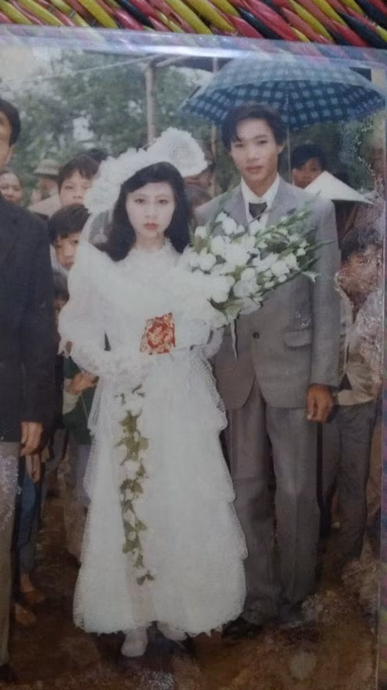 Khoe ảnh cưới thời bố mẹ em, cô gái Hải Phòng khiến dân tình trầm trồ với độ chịu chơi của đấng sinh thành-13