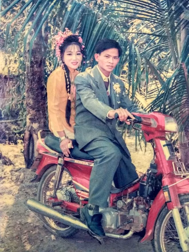 Khoe ảnh cưới thời bố mẹ em, cô gái Hải Phòng khiến dân tình trầm trồ với độ chịu chơi của đấng sinh thành-9
