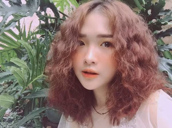 Chân dung gái xinh chen giữa "cặp đôi chim ri" Bảo - Dương trong Về nhà đi con