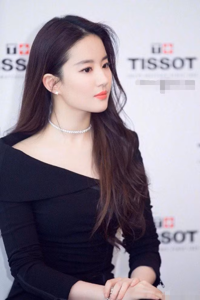 Bất ngờ ảnh thời đi học của Triệu Vy, Huỳnh Hiểu Minh, Phạm Băng Băng... ảnh 13 Bất ngờ với ảnh thời đi học của sao Hoa ngữ: Hồ Ca, Huỳnh Hiểu Minh khác hoàn toàn hiện tại, Chung Hán Lương, Phạm Băng Băng vẫn đẹp xuất sắc từ bé-14
