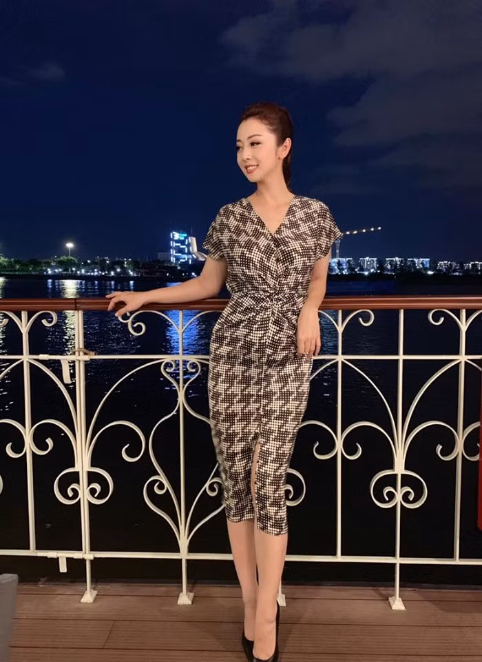 Hoa hậu Jennifer Phạm mang bầu con thứ 4