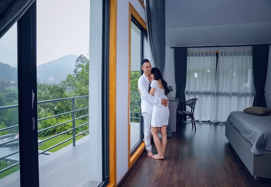 Sau ba năm ly hôn, Dũng "Về nhà đi con" lần đầu công khai tình tứ bạn gái nóng bỏng ảnh 6 Dũng
