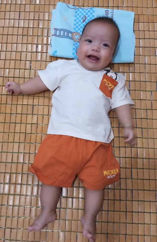 “Xin chào, mình là Củ Gừng - diễn viên nhí nhỏ tuổi nhất trong lịch sử phim Việt”.