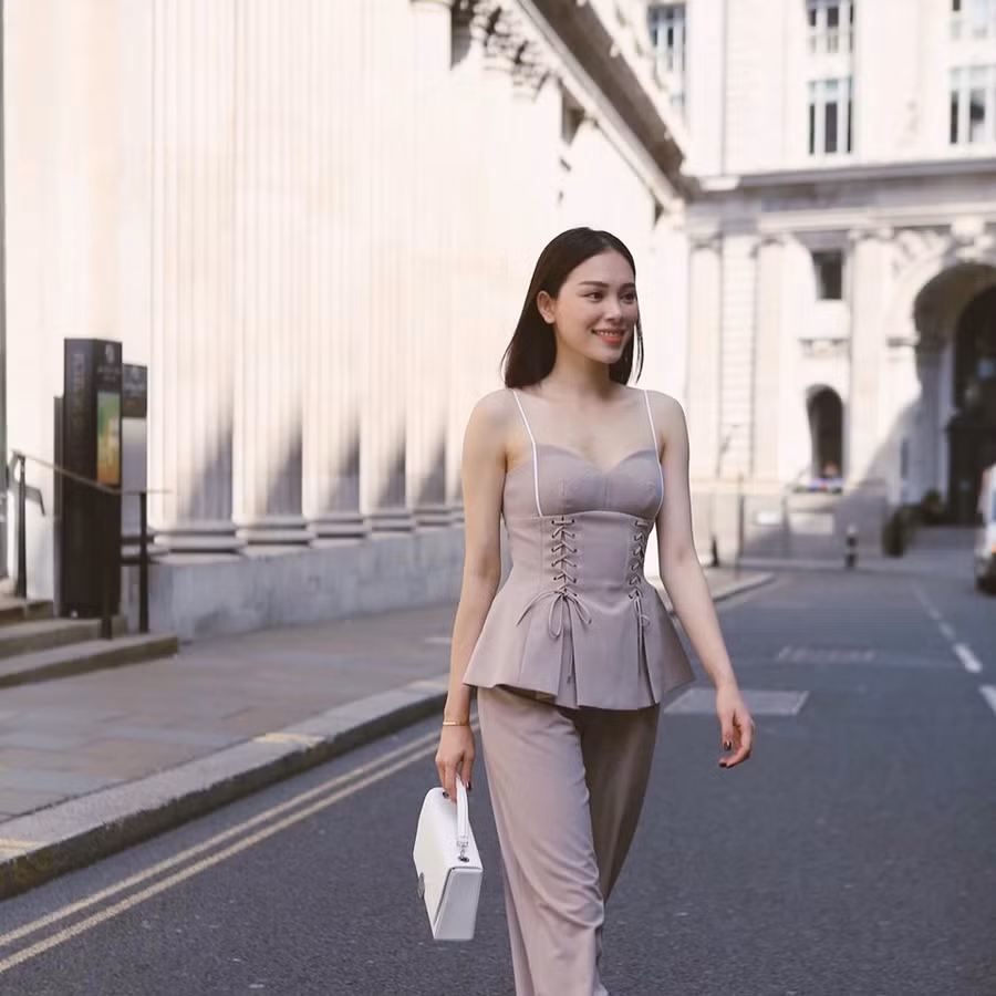 Cuộc sống sang chảnh của “ngọc nữ” 9X bị đồn là bạn gái mới của em chồng Hà Tăng ảnh 16