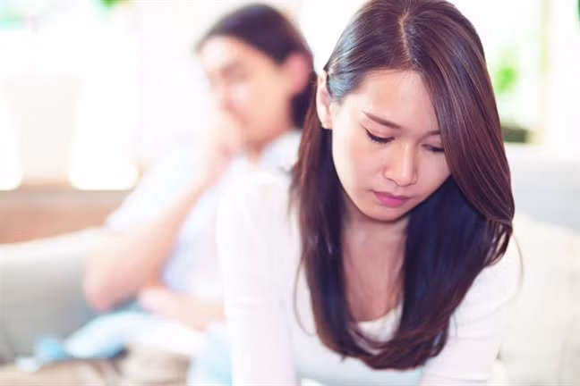 Xót xa cảnh nửa đêm vợ xuống bếp cầm dao vừa đi vừa hát 