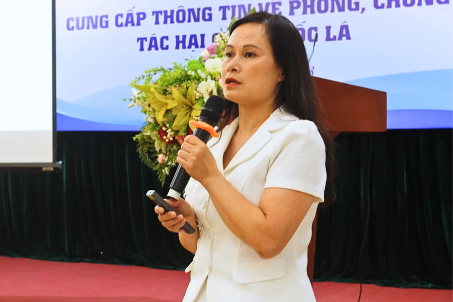 Bà Nguyễn Thị Thu Hương - Đại diện Quỹ Phòng chống tác hại thuốc lá chia sẻ tại hội thảo. Bà Nguyễn Thị Thu Hương - Đại diện Quỹ Phòng chống tác hại thuốc lá chia sẻ tại hội thảo.