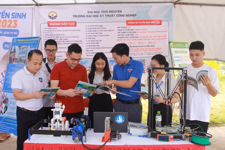 Sinh viên Trường Đai học Kỹ thuật Thái Nguyên (Đại học Thái Nguyên).