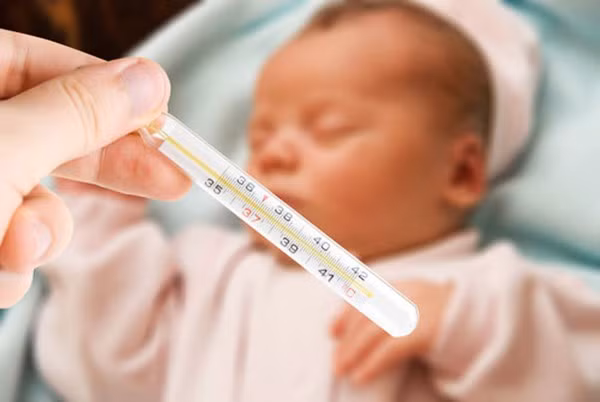Thấy người con có vết thâm đen lan rộng, mẹ sợ hãi khi biết con mắc bệnh nguy hiểm có thể mất mạng chỉ trong vài giờ - Ảnh 5.