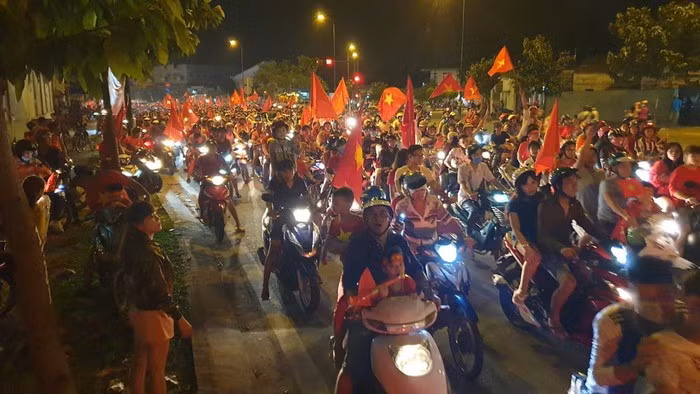 Triệu người xuống đường mừng tuyển Việt Nam vô địch AFF Cup 2018 ảnh 3 Triệu người xuống đường mừng tuyển Việt Nam vô địch AFF Cup 2018 ảnh 3