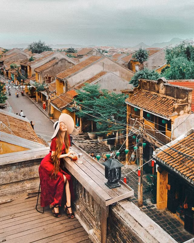  Sarah Trần tỏ ra đầy phấn khích trong lần trở lại Việt Nam 