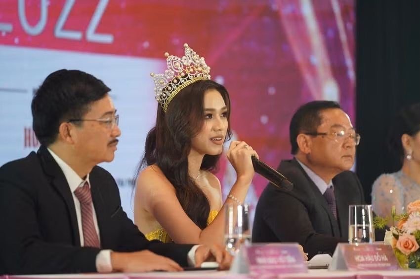Thí sinh Hoa hậu Việt Nam 2022 được xăm lông mày, chỉnh sửa răng ảnh 1