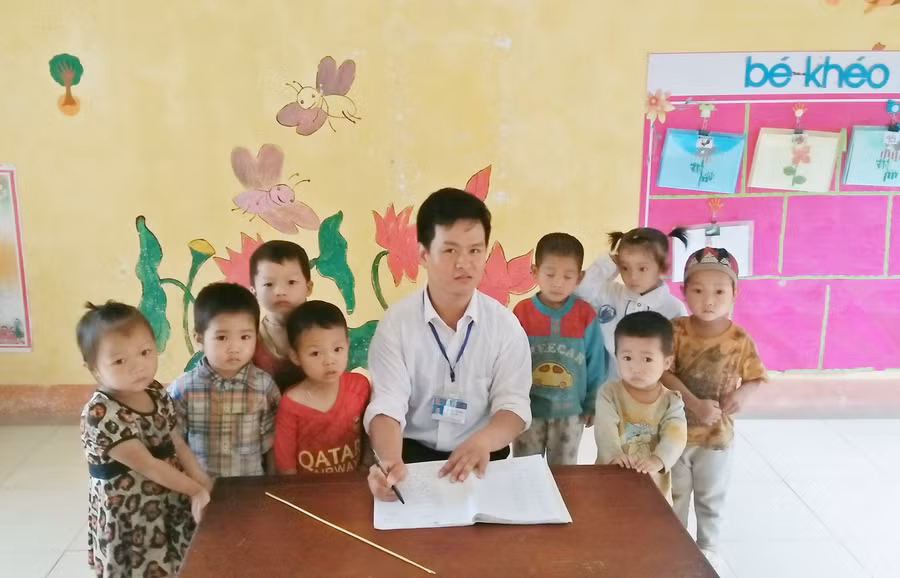 Ươm mầm xanh trên đỉnh núi