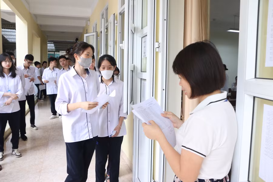 Các thí sinh tại tỉnh Nam Định tham dự kỳ thi tốt nghiệp THPT 2023.