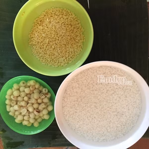 Nau xoi do xanh sen dua cho bua sang ngay cuoi tuan