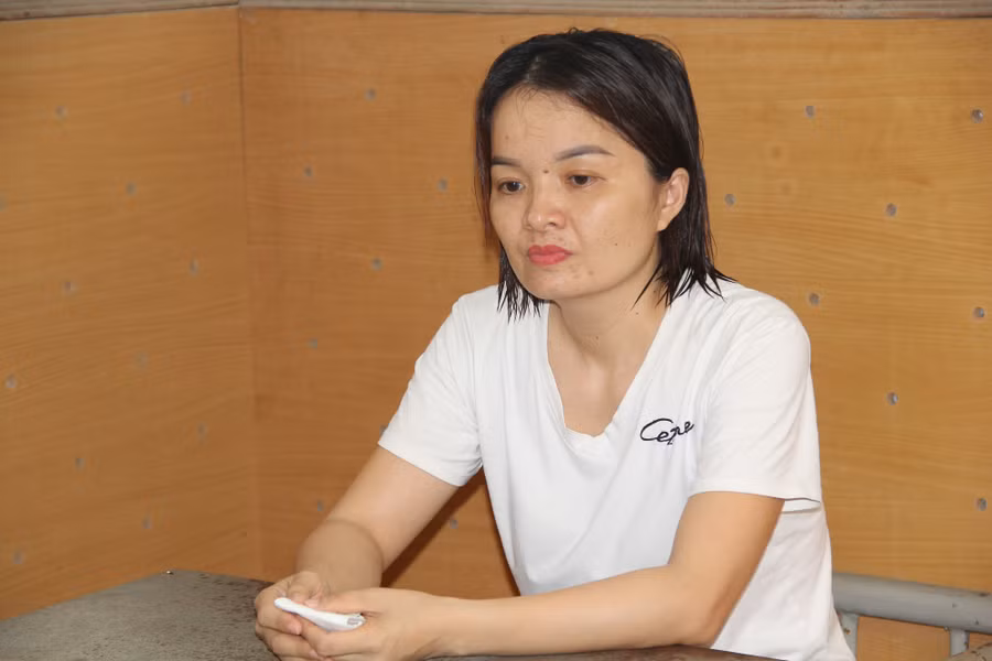 Đối tượng Phan Thị Hòa tại cơ quan điều tra. Ảnh: CANA.
