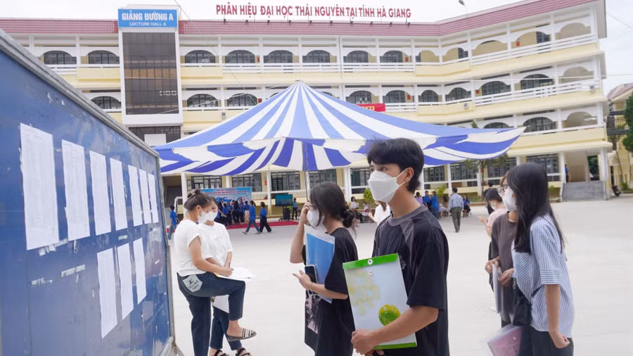 Các sinh viên của Phân hiệu Đại học Thái Nguyên tại tỉnh Hà Giang luôn được hỗ trợ, học tập trong môi trường hiện đại. Các sinh viên của Phân hiệu Đại học Thái Nguyên tại tỉnh Hà Giang luôn được hỗ trợ, học tập trong môi trường hiện đại.
