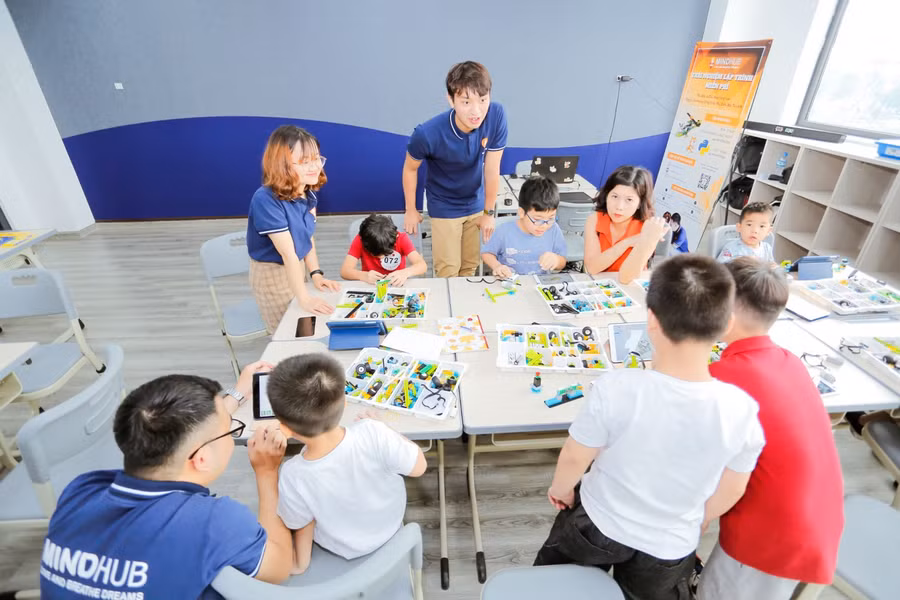 Từ Robot trợ lý đến mục tiêu phát triển tư duy lập trình của thế hệ học sinh Sunshine Maple Bear ảnh 1