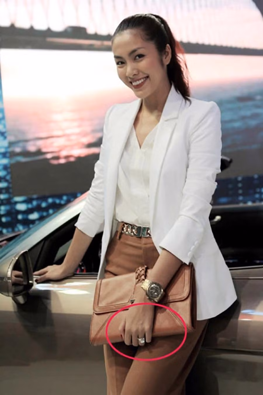 Mỹ nhân Việt được tặng nhẫn kim cương: Nhẫn ai “khủng” nhất? ảnh 14 my nhan viet duoc tang nhan kim cuong: nhan ai "khung" nhat? - 14