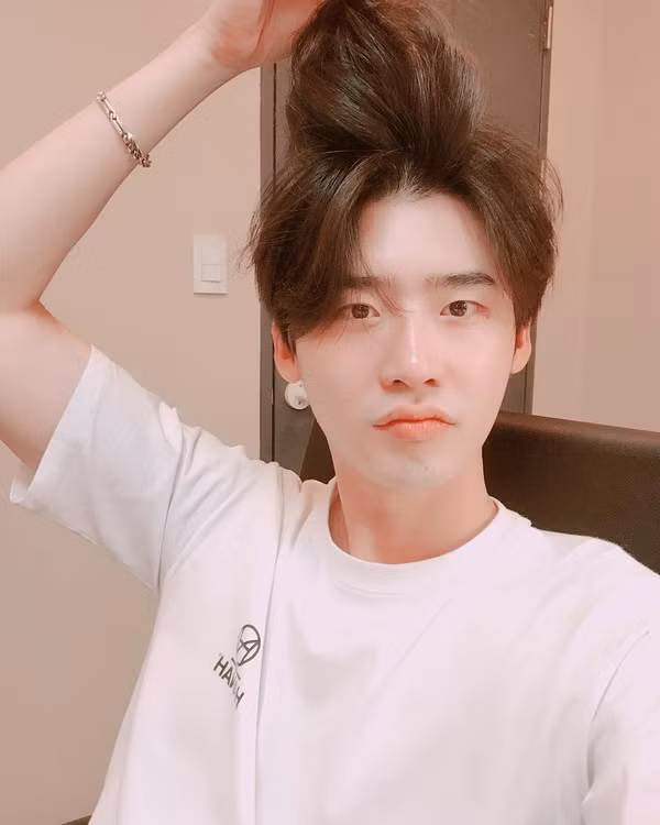 Cùng ngắm những bức ảnh tuyệt đẹp của Lee Jong Suk trước ngày nhập ngũ ảnh 9 Cùng ngắm những bức ảnh tuyệt đẹp của Lee Jong Suk trước ngày nhập ngũ