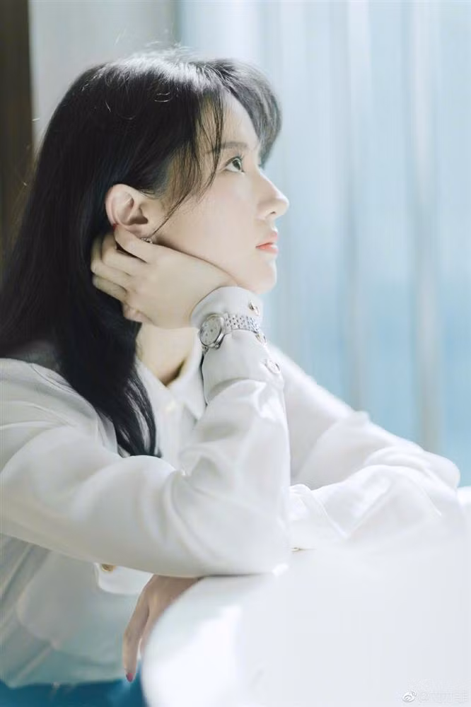 Bị mỉa mai hết thời, thần tiên tỷ tỷ Lưu Diệc Phi tái xuất với nhan sắc hoàn hảo miễn chê-4
