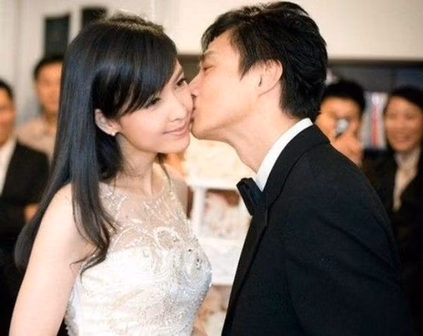 ngoc nu si tinh nhat hong kong "5 lan 7 luot" tha thu cho chong, u60 van chua co con - 8