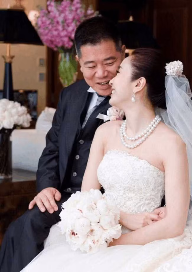 Bỏ sự nghiệp cưới chồng già, Lê Tư từng khiến công chúng tiếc nuối nhưng giờ thành bà hoàng, “ăn đứt” Hoa đán TVB cùng thời - Ảnh 4. Bỏ sự nghiệp cưới chồng già, Lê Tư từng khiến công chúng tiếc nuối nhưng giờ thành bà hoàng, “ăn đứt” Hoa đán TVB cùng thời - Ảnh 4.