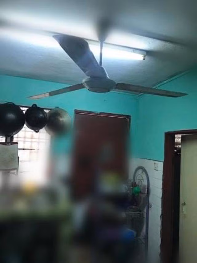 duoc anh ho tung hung len troi, be gai 2 tuoi gap hoa boi thu khong ngo nay - 2