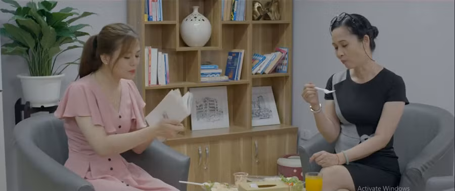 "Những nhân viên gương mẫu" tập 7: Trưởng phòng Như Ý thảnh thơi. "Những nhân viên gương mẫu" tập 7: Trưởng phòng Như Ý thảnh thơi.