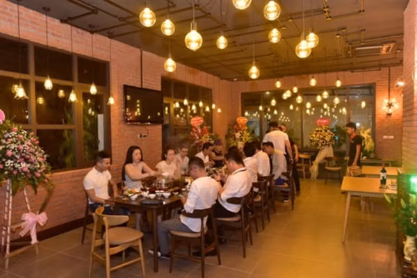 Người mẫu 28 tuổi bỏ Sài Gòn ra Hà Nội làm chồng nữ đại gia U50 giờ ra sao? ảnh 13 Sao nam 28 tuổi bỏ Sài Gòn ra Hà Nội làm chồng nữ đại gia U50 giờ ra sao?