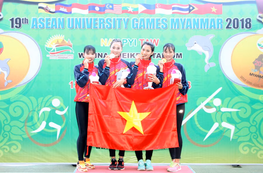Quách Thị Lan, Nguyễn Thị Oanh, Vũ Hạnh Ly và Hoàng Thị Minh Hạnh giành huy chương vàng cuối cùng của môn điền kinh tại 19th ASEAN University Games Quách Thị Lan, Nguyễn Thị Oanh, Vũ Hạnh Ly và Hoàng Thị Minh Hạnh giành huy chương vàng cuối cùng của môn điền kinh tại 19th ASEAN University Games