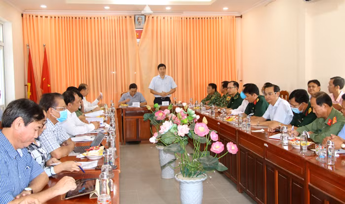 Quang cảnh buổi làm việc với với Bộ Chỉ huy Bộ đội Biên phòng và các sở, ngành liên quan (ảnh CTTĐT Đồng Tháp cung cấp).