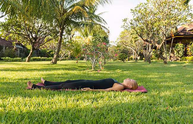 Các tư thế tập yoga giúp giảm stress và ngăn ngừa lão hóa - Ảnh 8.