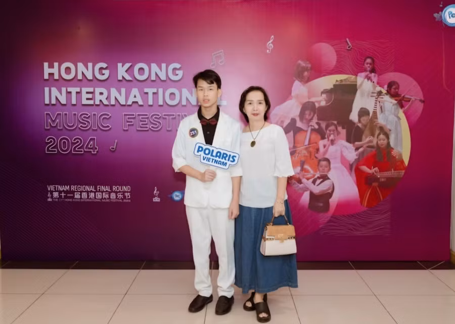 Bảo Khôi được mẹ động viên, đưa đi thi các sân chơi về âm nhạc trong và ngoài nước để em thỏa sức sống cùng đam mê. Bảo Khôi được mẹ động viên, đưa đi thi các sân chơi về âm nhạc trong và ngoài nước để em thỏa sức sống cùng đam mê.