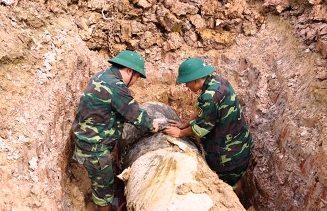 Hủy nổ thành công quả bom có sức công phá cực mạnh và nguy hiểm - 1