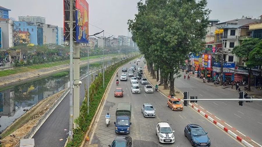 Khi mở rộng đường Láng đã có nhiều cây xanh bị di dời Khi mở rộng đường Láng đã có nhiều cây xanh bị di dời