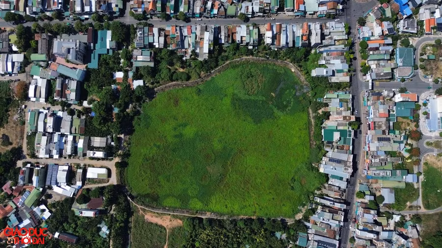 Ban QLDA Đầu tư xây dựng và Phát triển quỹ đất TP. Quảng Ngãi chậm trễ trong thực hiện các nhiệm vụ được giao. Trong ảnh là khu vực hồ điều hòa Bàu Cả. Ban QLDA Đầu tư xây dựng và Phát triển quỹ đất TP. Quảng Ngãi chậm trễ trong thực hiện các nhiệm vụ được giao. Trong ảnh là khu vực hồ điều hòa Bàu Cả.
