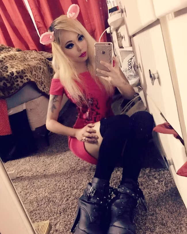 Hết hồn với búp bê Barbie phiên bản đóng phim ma không cần hóa trang - Ảnh 5.