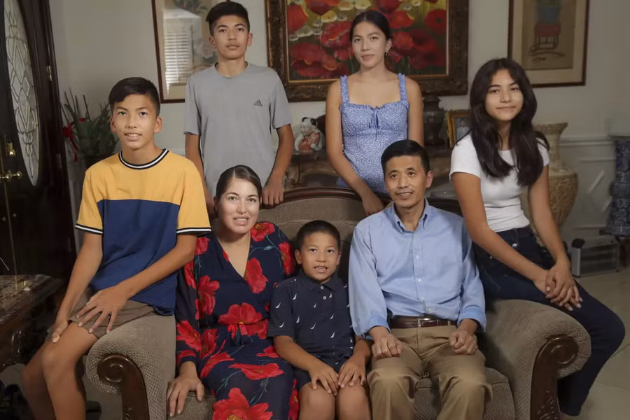 Nên tìm hiểu trước về các thành viên trong gia đình người yêu. (Ảnh: ITN). Nên tìm hiểu trước về các thành viên trong gia đình người yêu. (Ảnh: ITN).