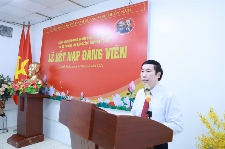 PGS.TS Ngô Kim Khôi - Bí thư Chi bộ, Hiệu trưởng Trường Cao đẳng Công thương Hà Nội. PGS.TS Ngô Kim Khôi - Bí thư Chi bộ, Hiệu trưởng Trường Cao đẳng Công thương Hà Nội.