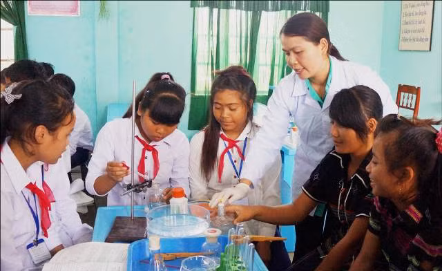 Đổi mới phương pháp trong từng tiết học đã từng bước nâng cao chất lượng GD vùng khó
