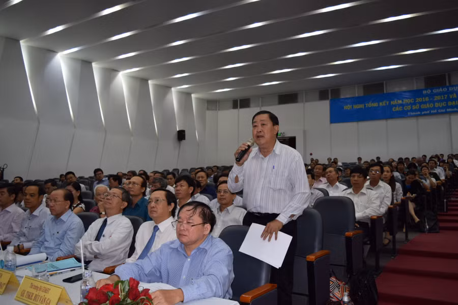 PGS.TS Hà Thanh Toàn- Hiệu trưởng Trường ĐH Cần Thơ phát biểu tham gia hội nghị tại đầu cầu TP.HCM