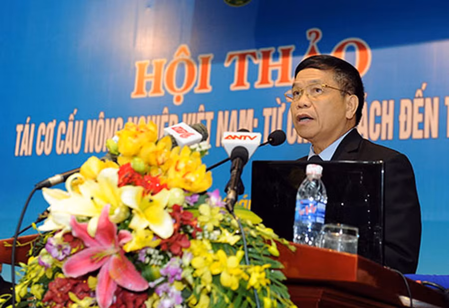 Muốn giám sát thì Hội đồng trường phải bám sát các hoạt động của Ban giám hiệu. Ngoài ra, Hội đồng trường phải hỗ trợ các hoạt động của ban giám hiệu chứ không phải ngồi giám sát, chỉ huy. Mọi người đều phải cộng đồng trách nhiệm; lấy năng suất lao động và hiệu quả công tác làm thước đo. GS.TS Trần Đức Viên Muốn giám sát thì Hội đồng trường phải bám sát các hoạt động của Ban giám hiệu. Ngoài ra, Hội đồng trường phải hỗ trợ các hoạt động của ban giám hiệu chứ không phải ngồi giám sát, chỉ huy. Mọi người đều phải cộng đồng trách nhiệm; lấy năng suất lao động và hiệu quả công tác làm thước đo. GS.TS Trần Đức Viên