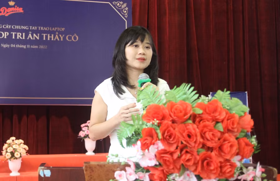 Bà Đinh Hoàng An Na – Trưởng phòng thương hiệu cấp cao của nhãn hàng bánh quy bơ Danisa phát biểu tại buổi lễ.